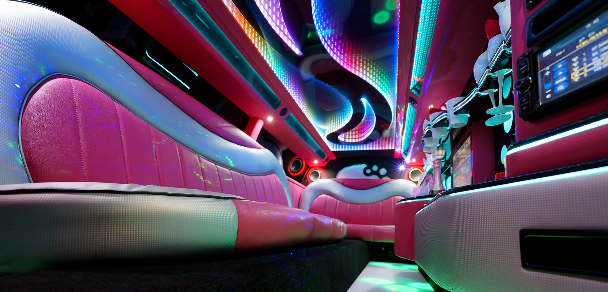 Pinke Stretchlimo in Düsseldorf / Pink stretch limousine in Dusseldorf