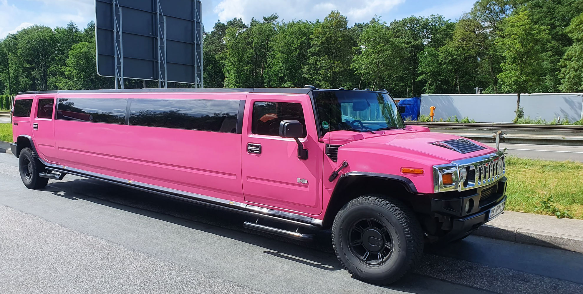 Pinke Hummer Limousine in Düsseldorf / Pink Hummer limousine in Dusseldorf